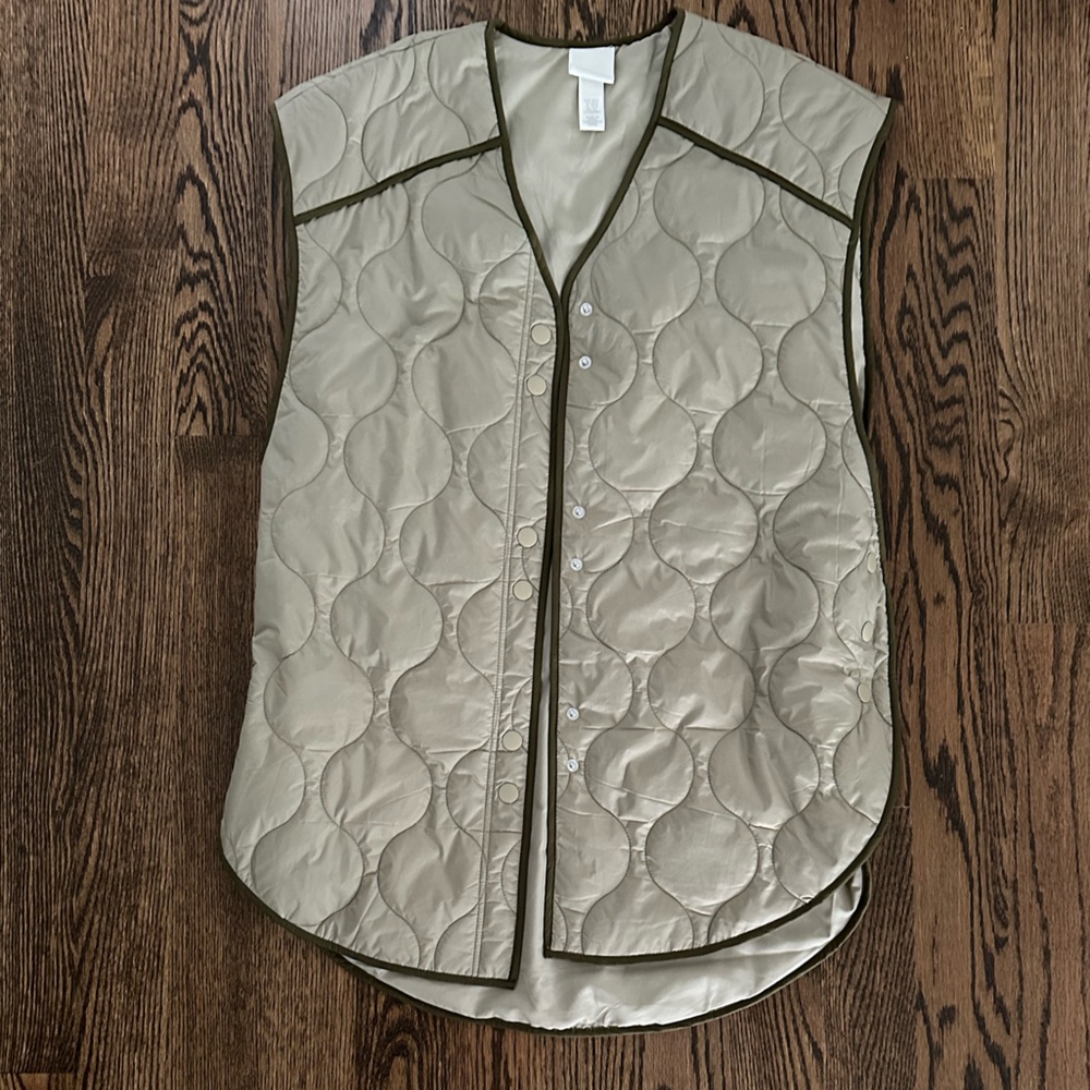 H&M sold out quilted vest